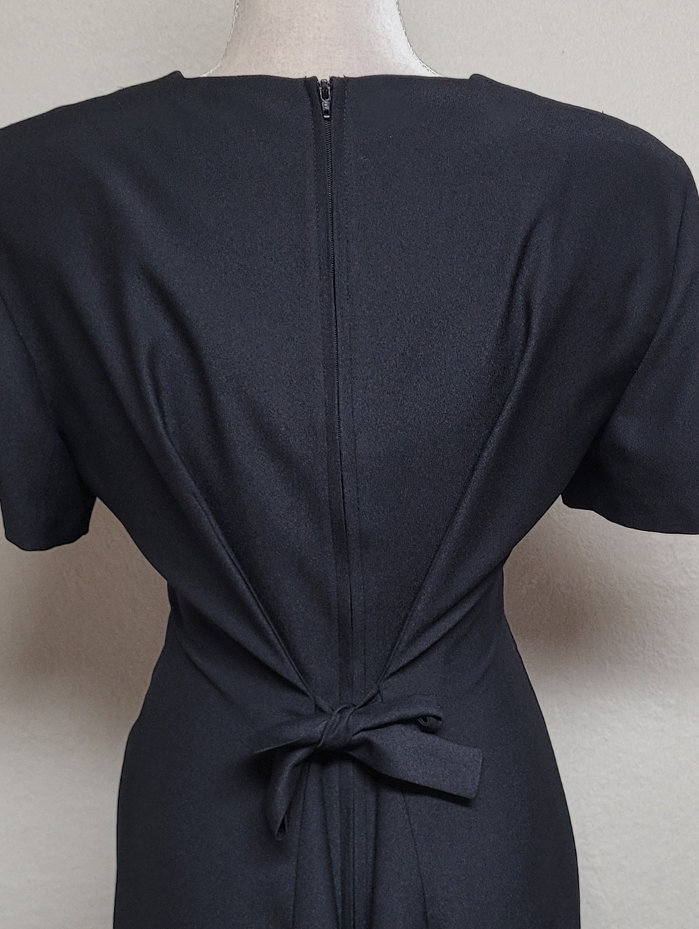 90s Vintage Miss Scarlett Black Satin Crepe Frog Clasp Closure Midi Wiggle Dress - Picture 9 of 11